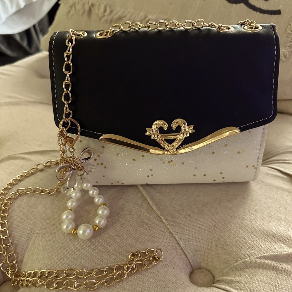 😍Gorgeous Black/Ivory Shoulder Bag👜
